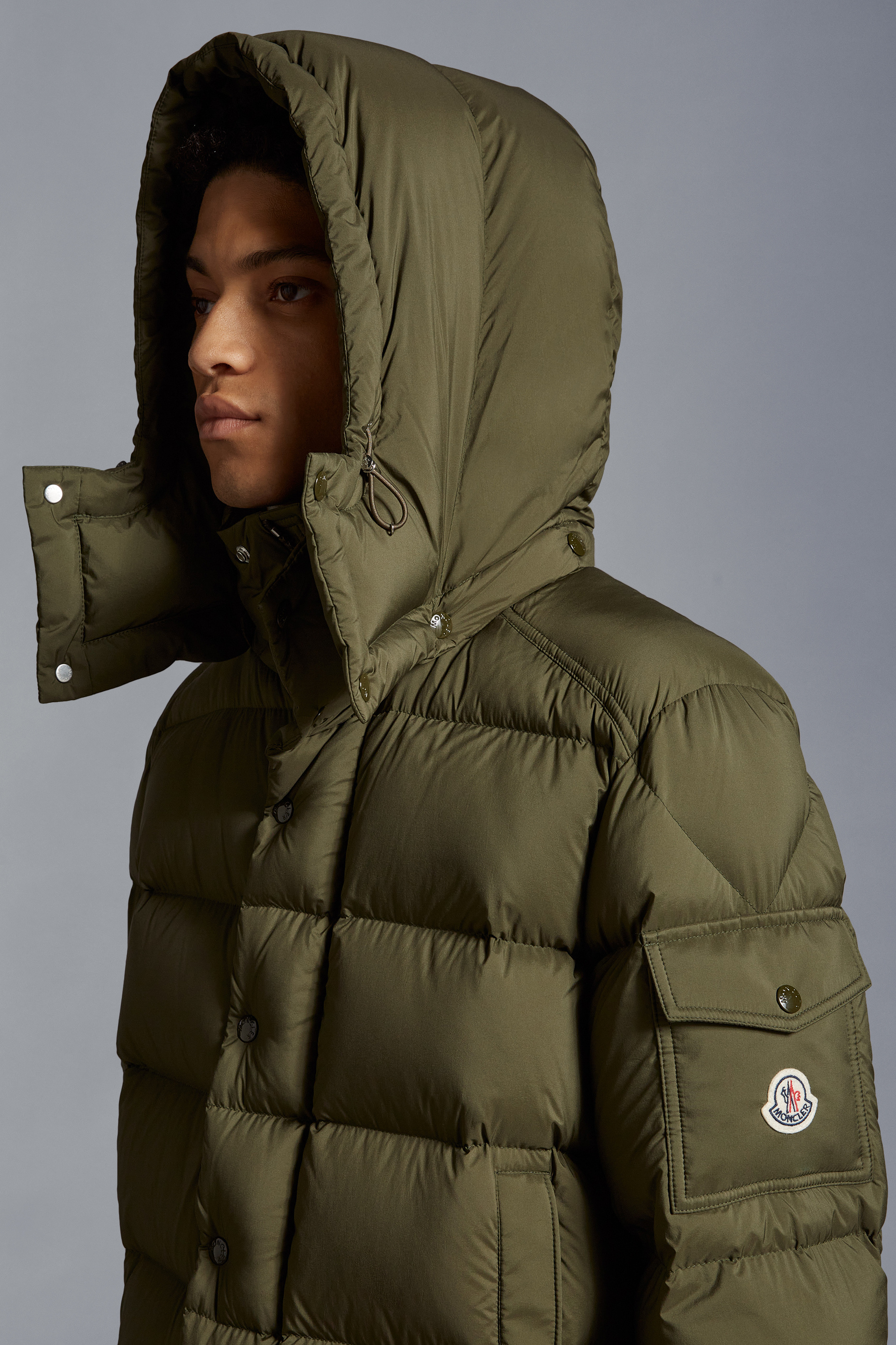 Moncler Vezere Logo Patch Puffer Jacket In Green