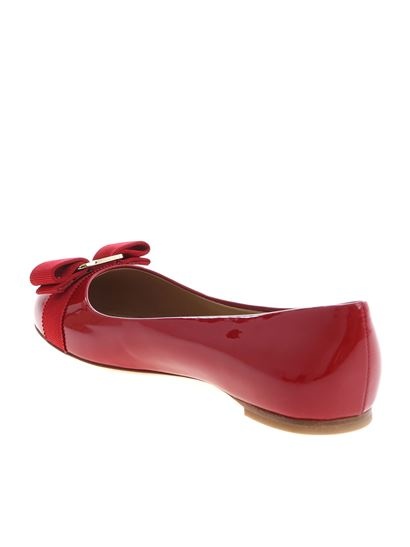 Ferragamo Varina Patent Leather Bow Ballerina Flats In Red
