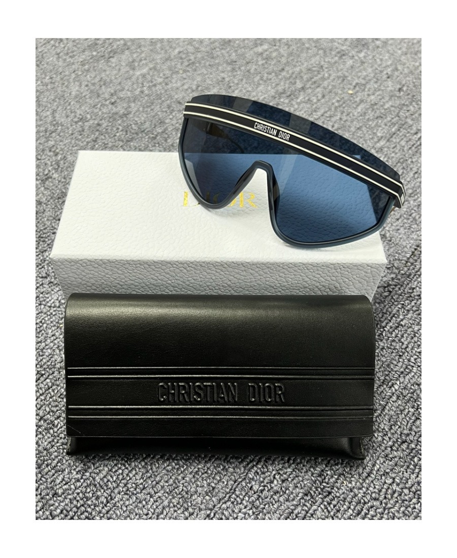 Dior Logo Sunglasses In Black