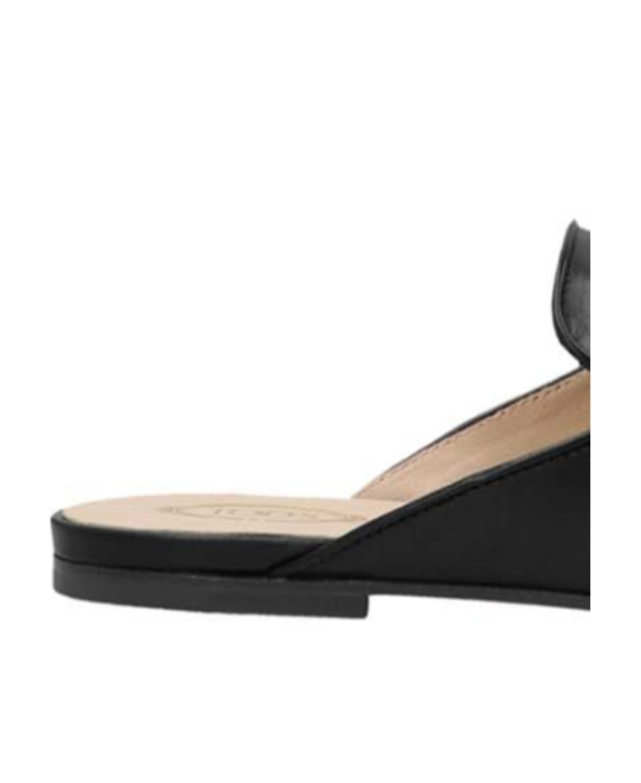 Tod's Glossy Black Slippers With Logo Plaque In Black