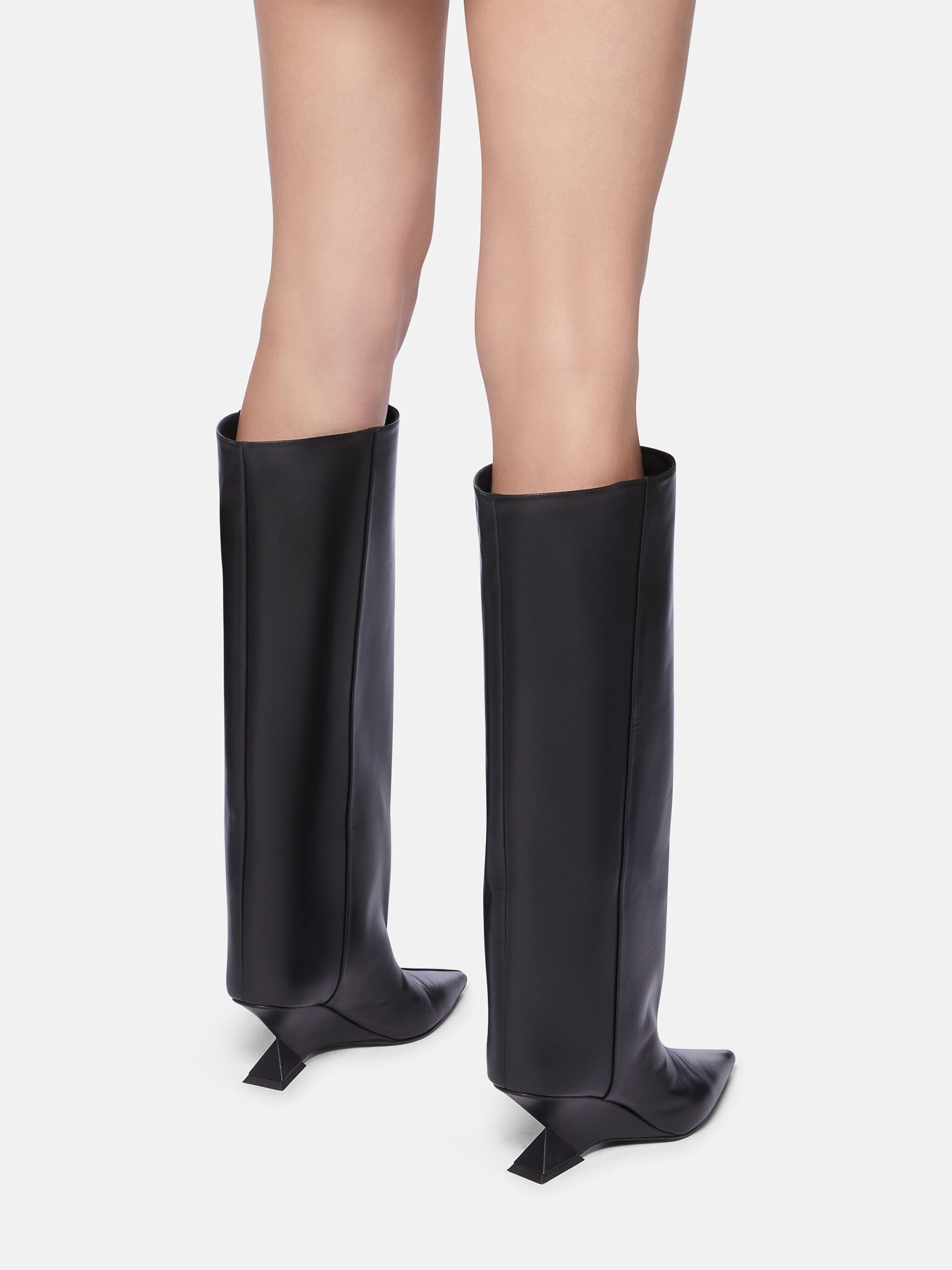 Attico Cheope Tube Boots In Black