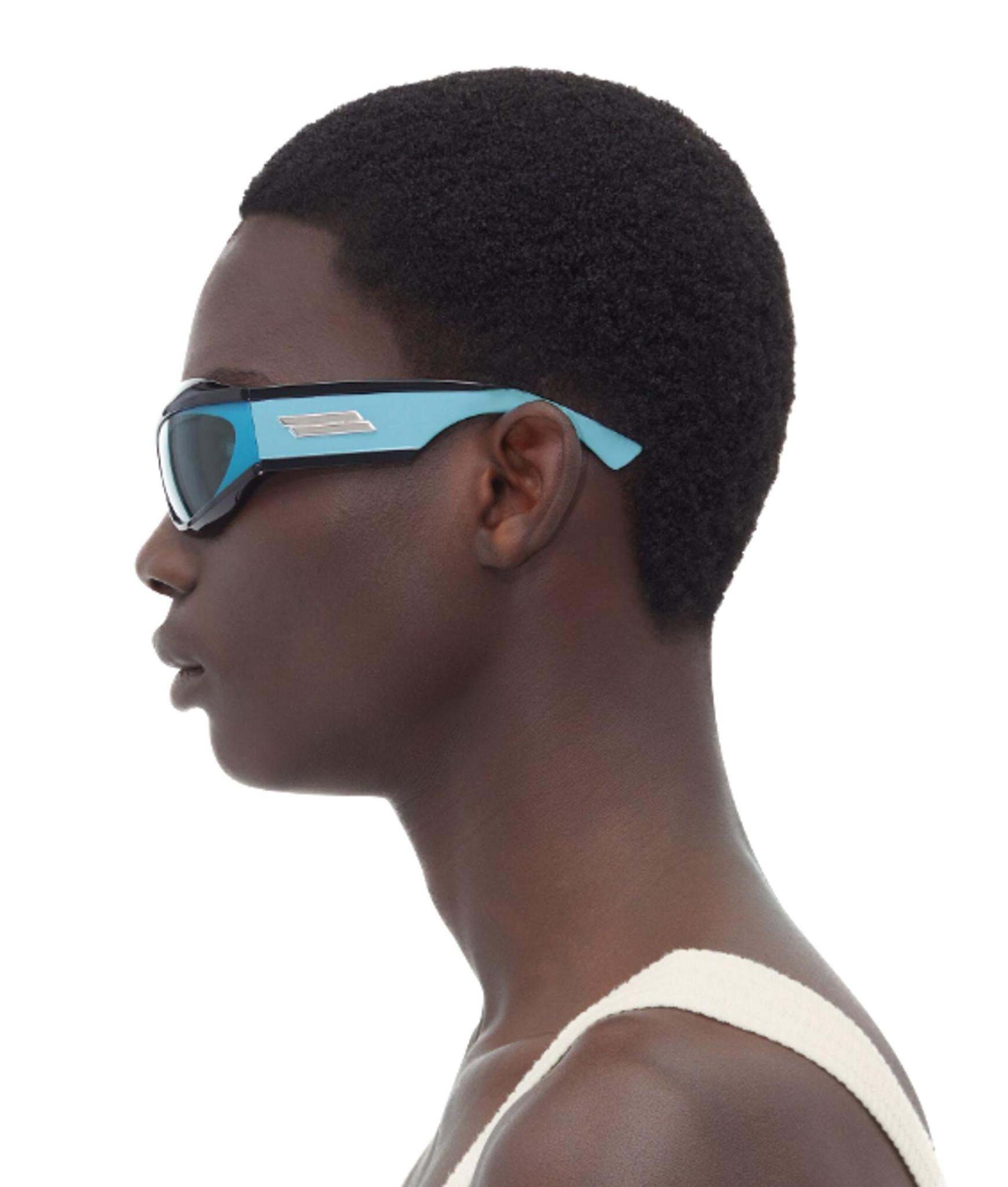 Bottega Veneta Shield-frame Logo-arm Sunglasses In Black