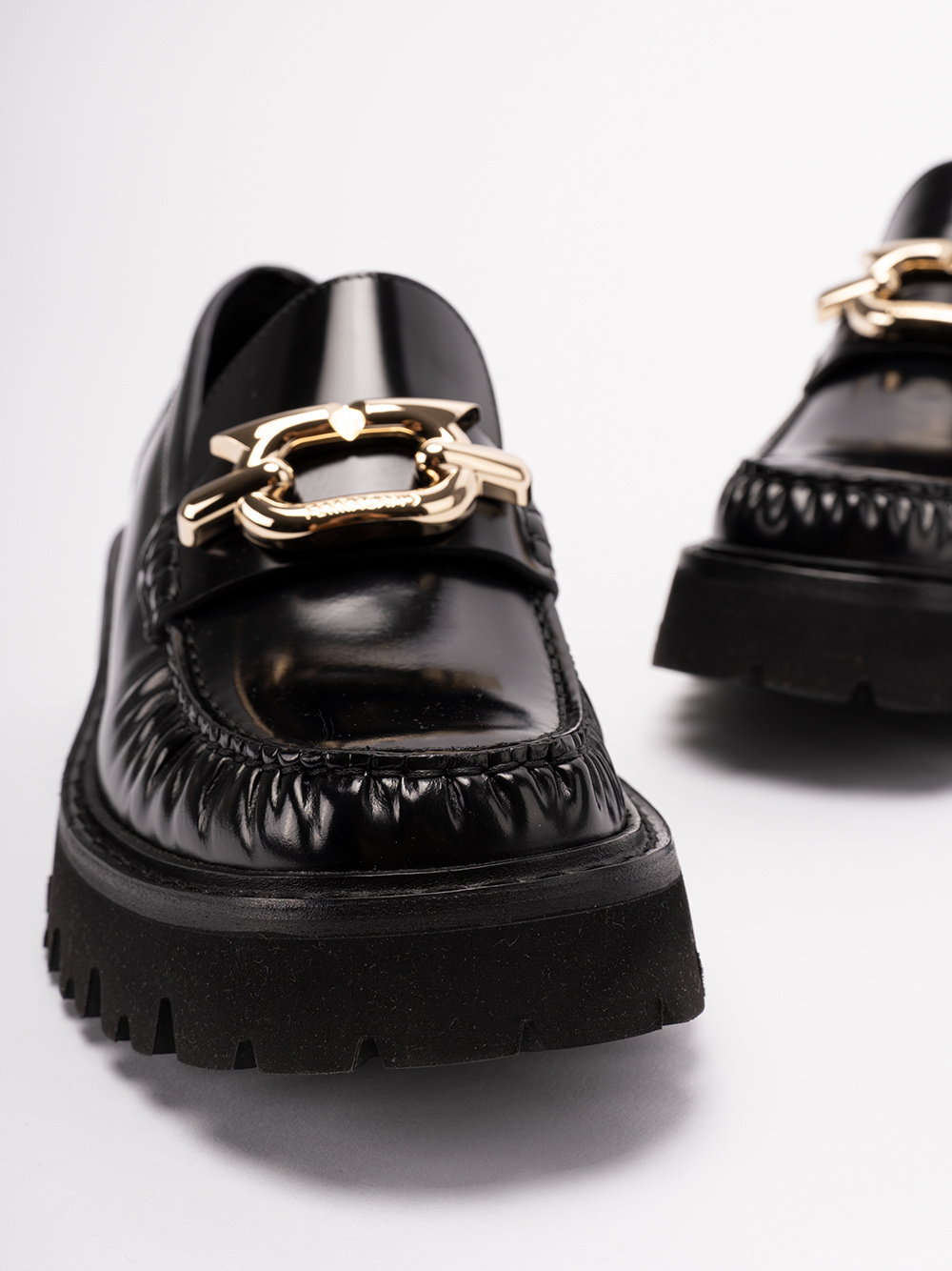 Ferragamo Carrion Sole Ingrid Leather Loafers In Black
