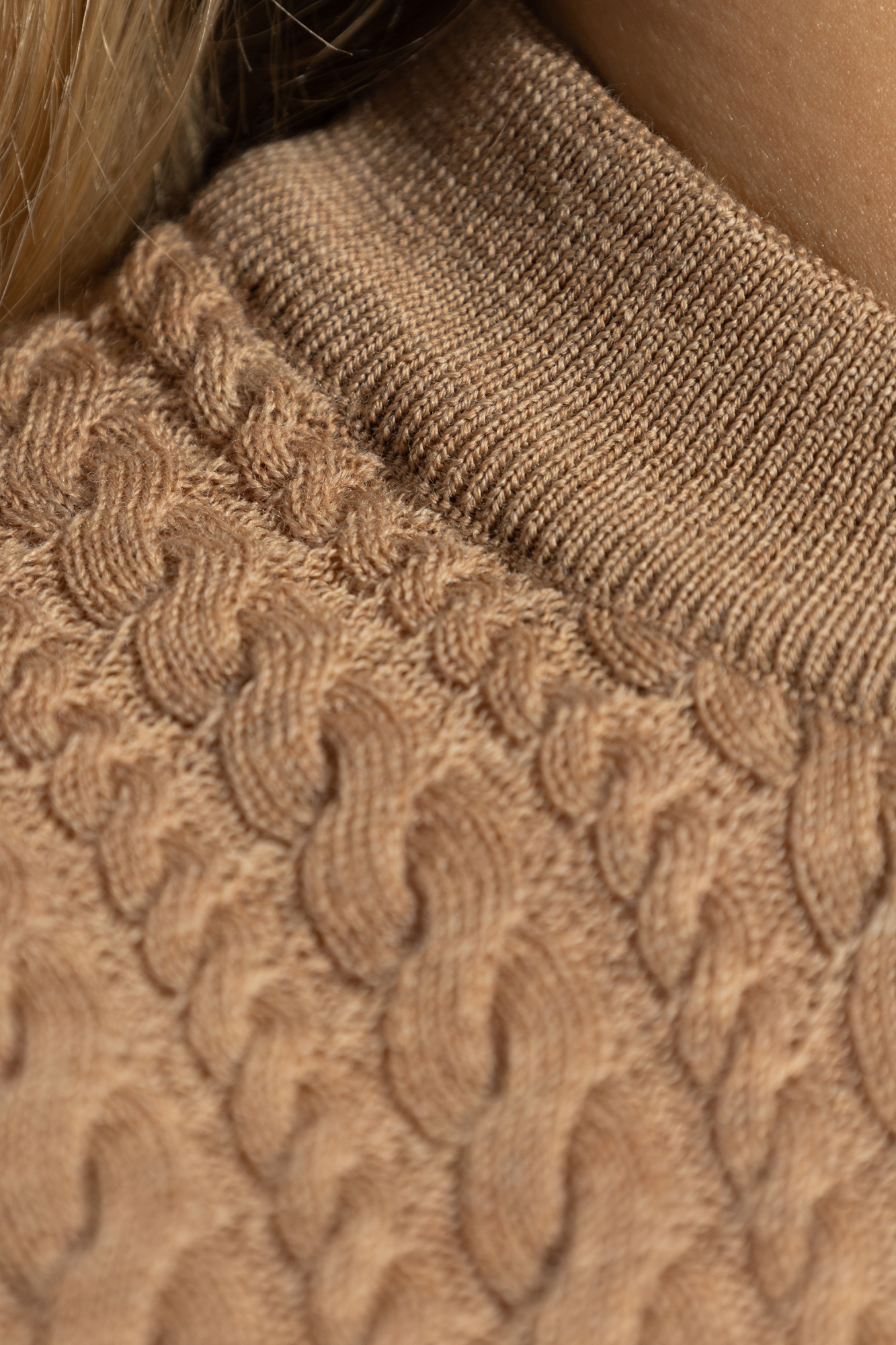 Ami Alexandre Mattiussi Ami Cableknit Crewneck Sweater In Nude