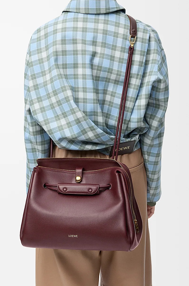 Loewe Lettering Shoulder Bag In Red