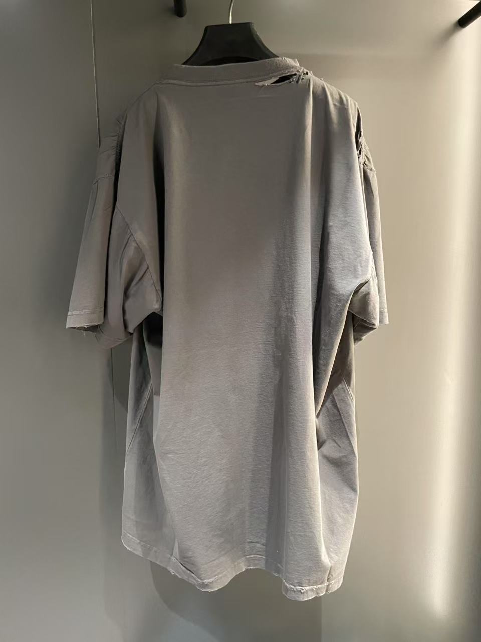 Balenciaga Graphic Text Grey T-shirt With Relaxed Fit In Gray