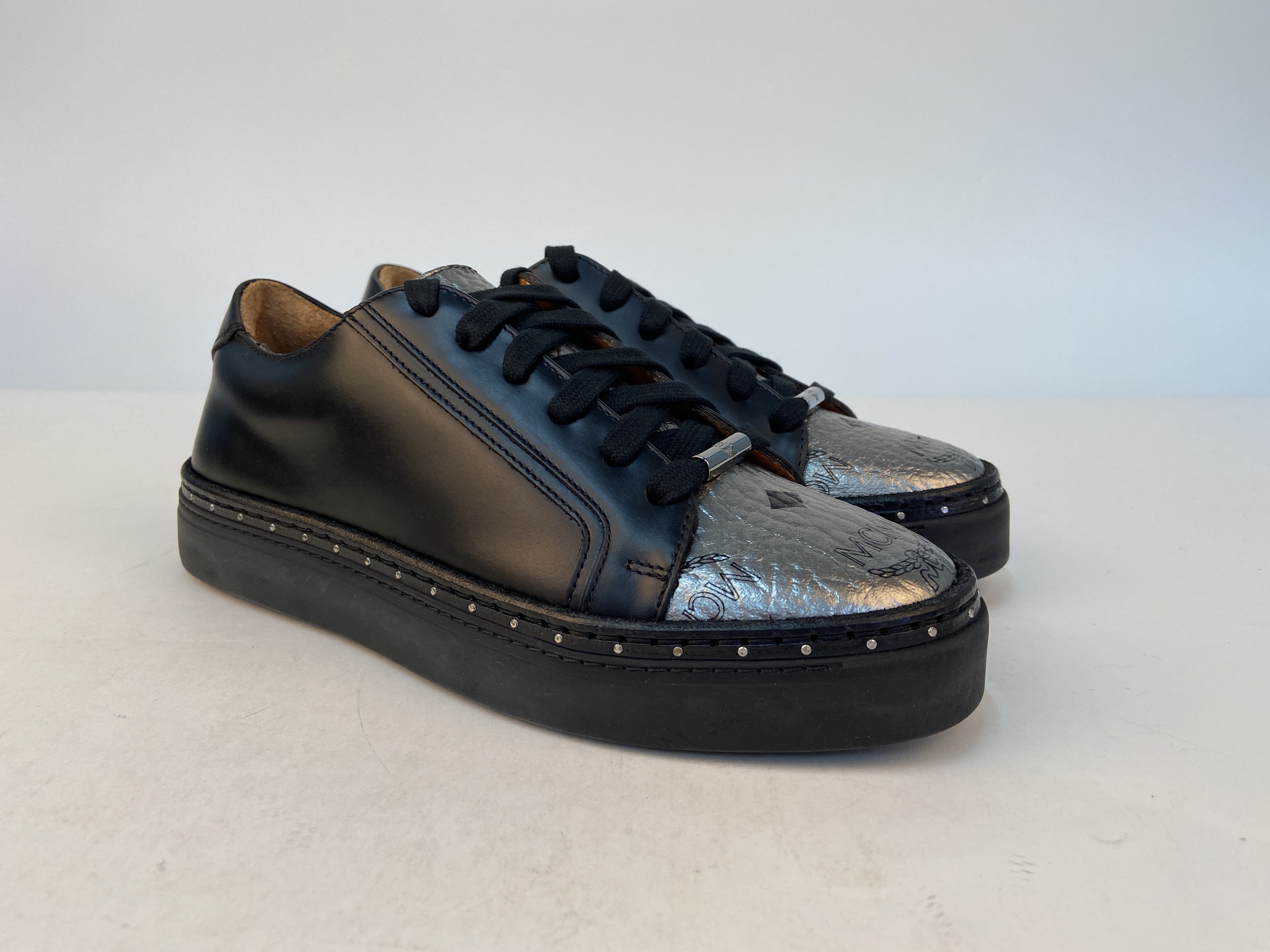 MCM LOGO DETAILS CASUAL SNEAKERS