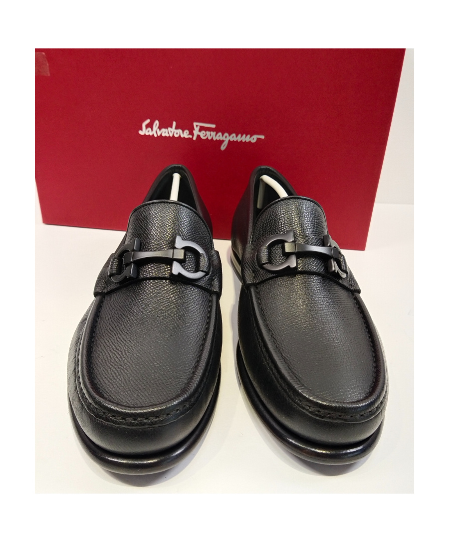 Ferragamo Gancini-buckle Loafer In Black