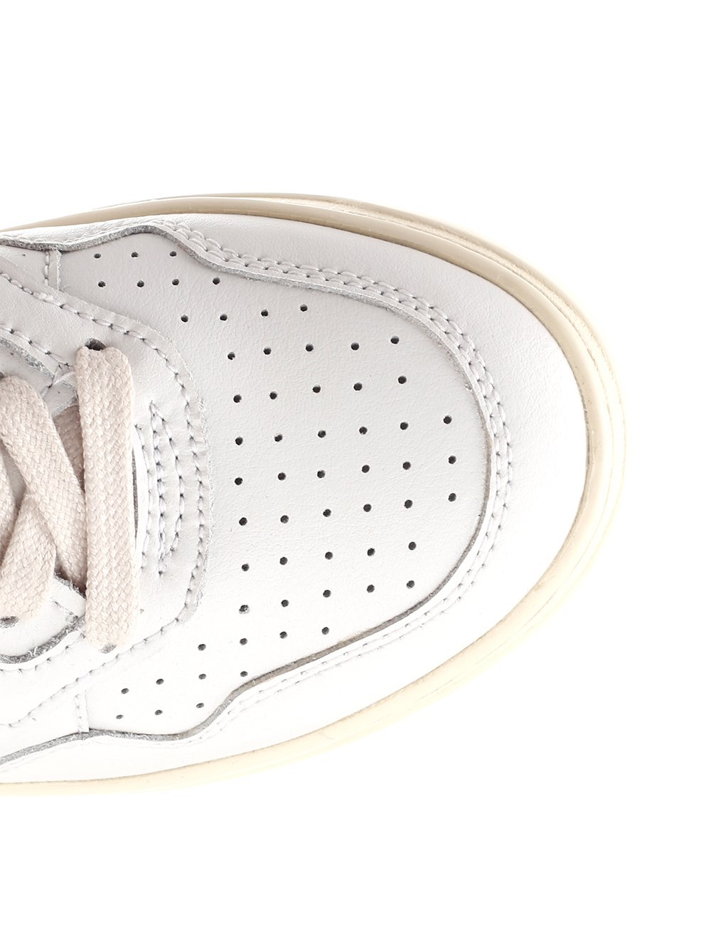 Autry 01 Round Toe Lace-up Sneakers In White