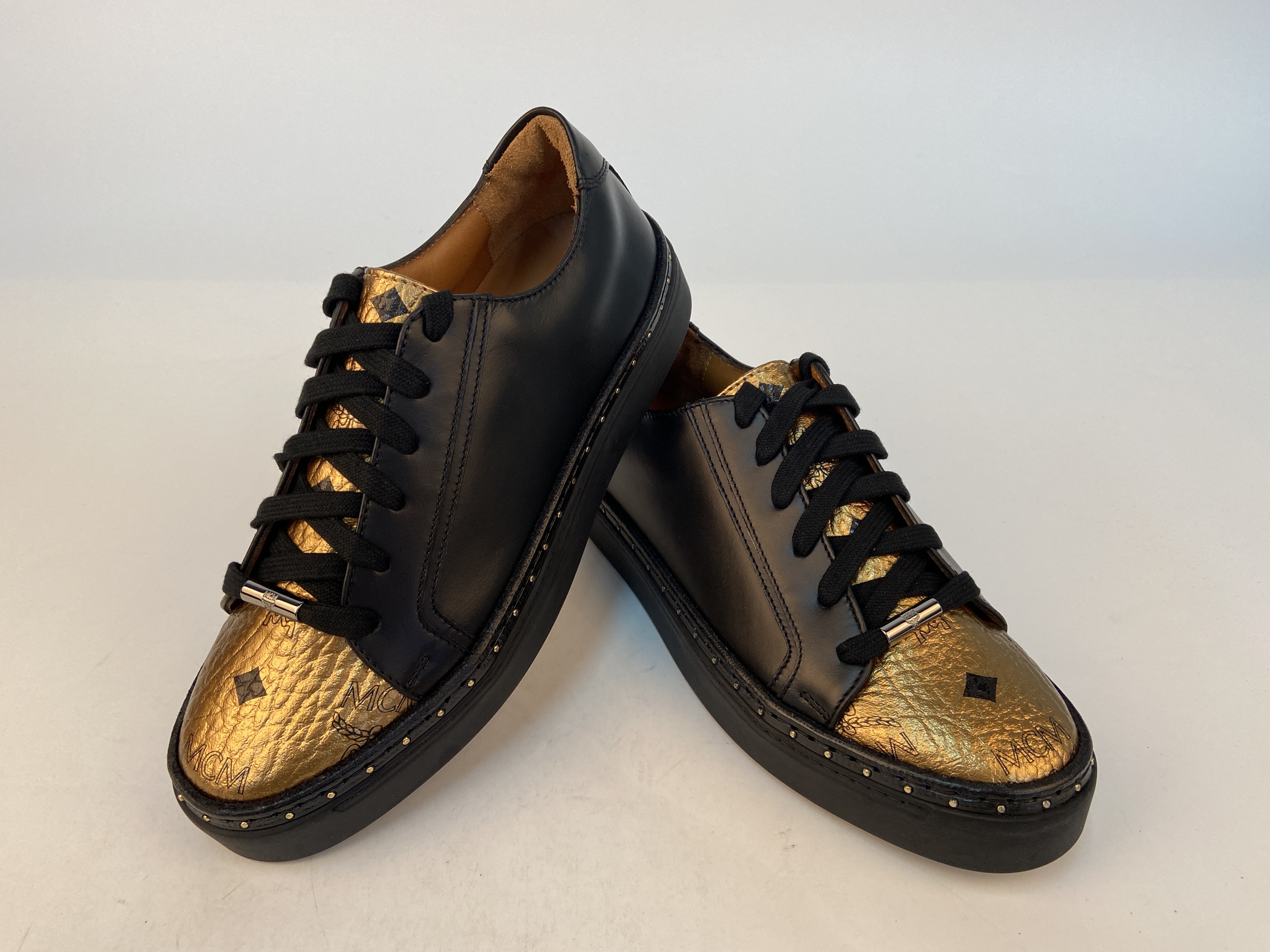 Mcm Logo Details Casual Sports Shoes In Black