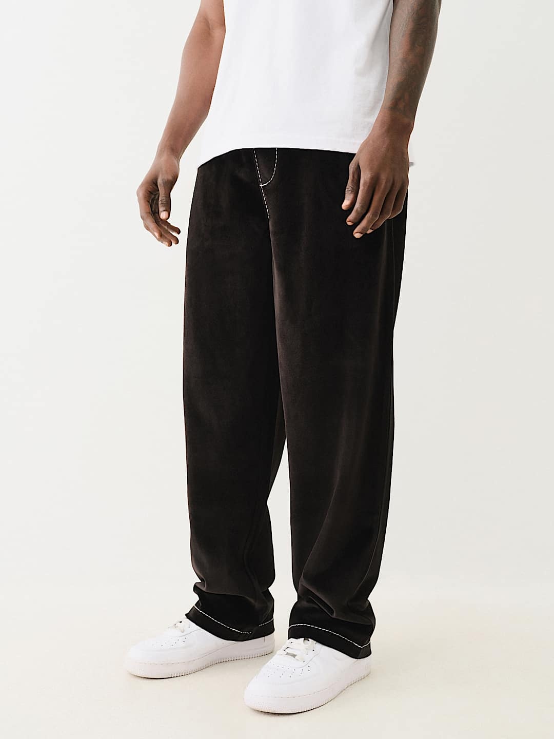 True Religion Velour Big T Straight Pant In Black