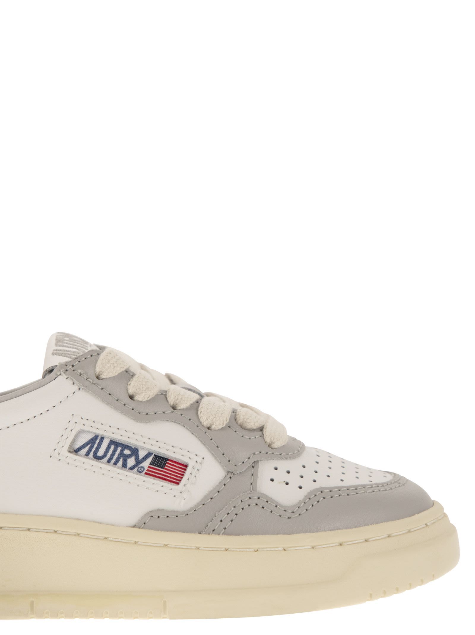 Autry Panelled Low-top Leather Sneakers In Nude