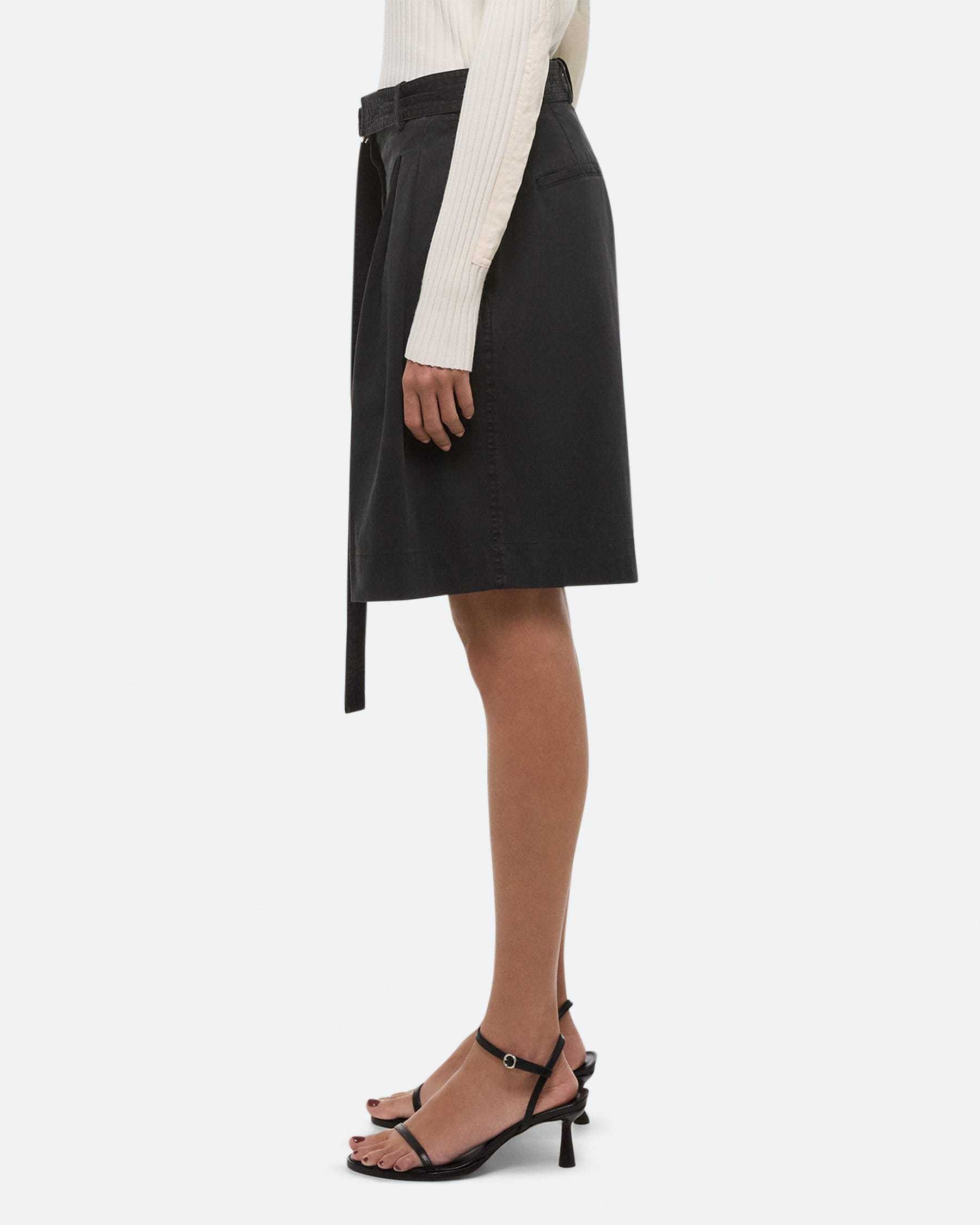 Helmut Lang Wide Pleated Shorts In Black