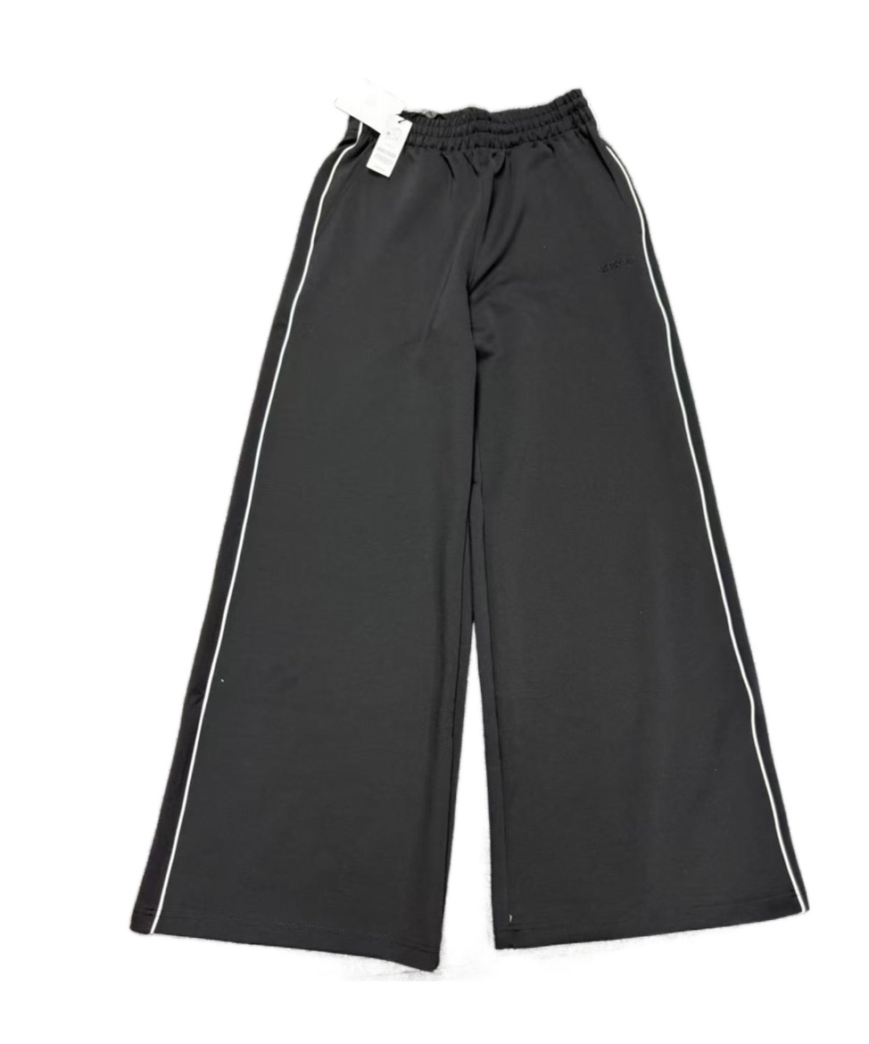 We11 Done Elastic Waist Sweatpants In Black