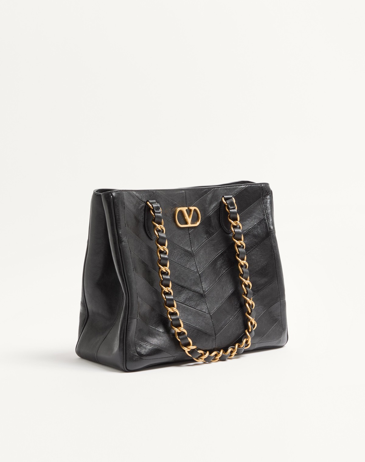 Valentino Garavani Laseine Shopping Bag In Nappa Leather With A Chevron Pattern In Black