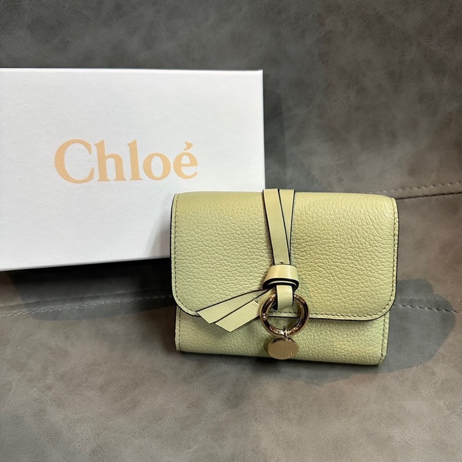 Chloé C Pendant Knot Wallet In Nude