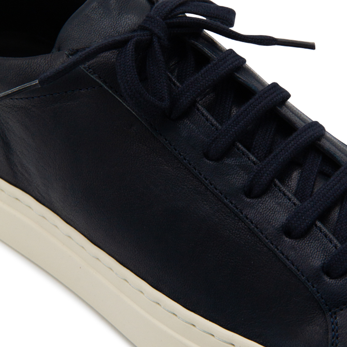 Common Projects Lace-up Low-top Sneakers In Black
