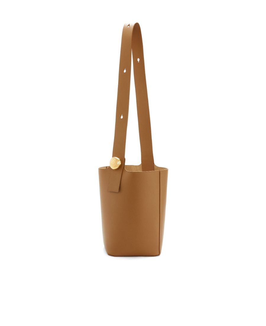 Loewe Pebble Medium Bucket Shoulder Bag In Brown