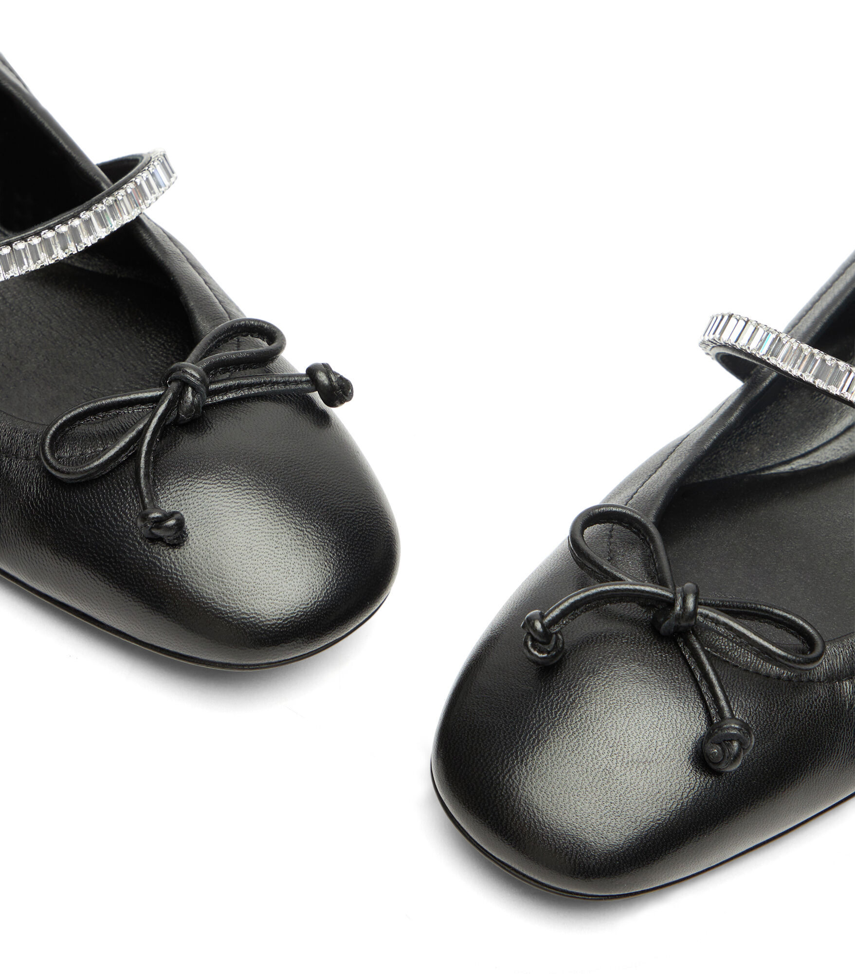 Stuart Weitzman Stefanie Ballet Flats In Black