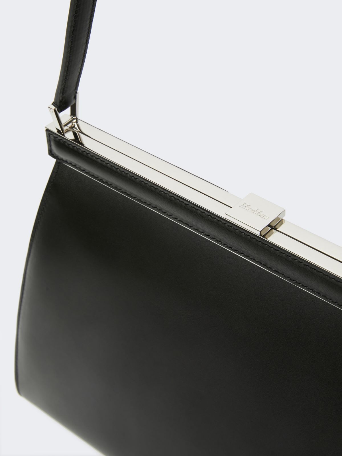 Max Mara Logo Shoulder Bag In Black