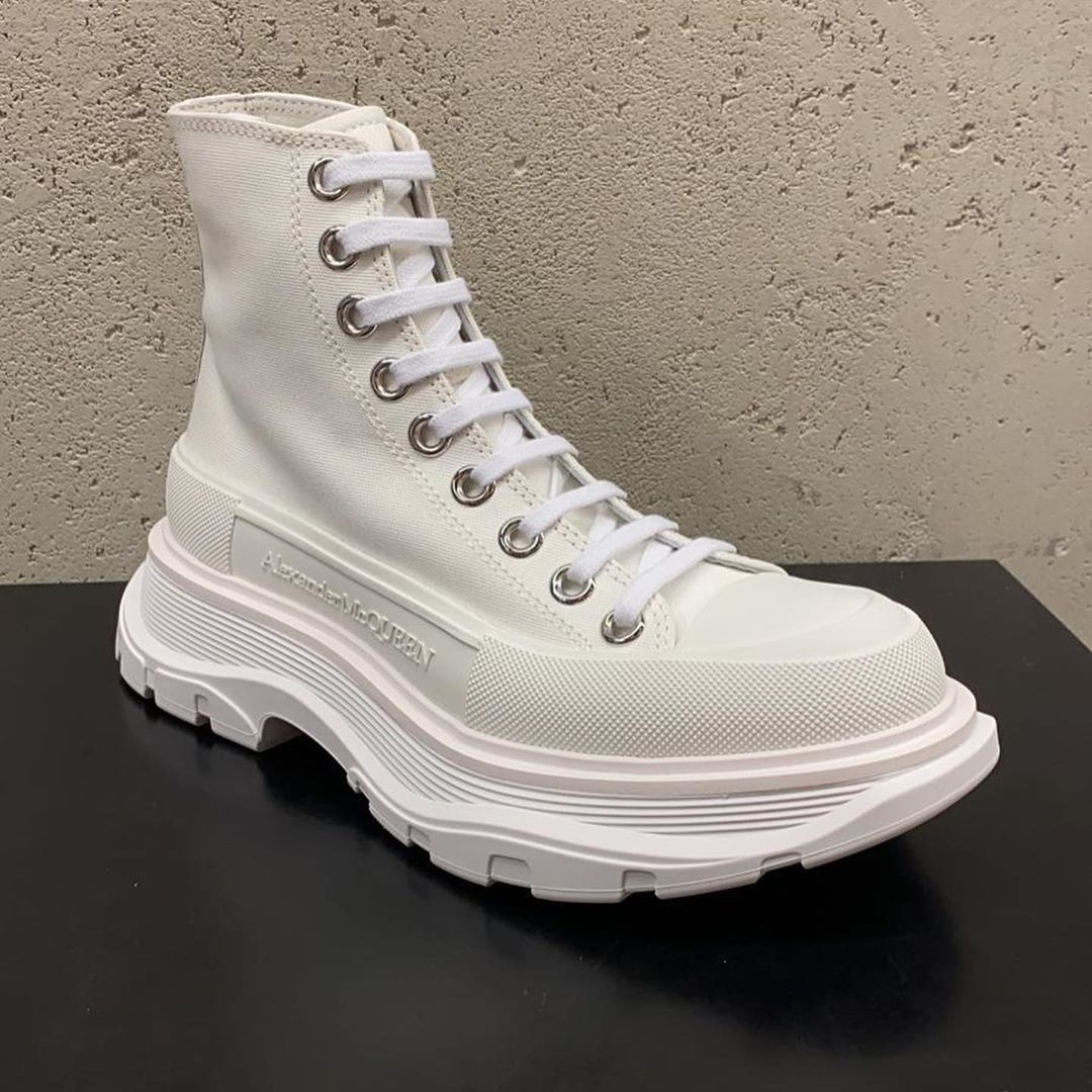 Alexander Mcqueen Tread Slick Ankle Boots In Animal Print