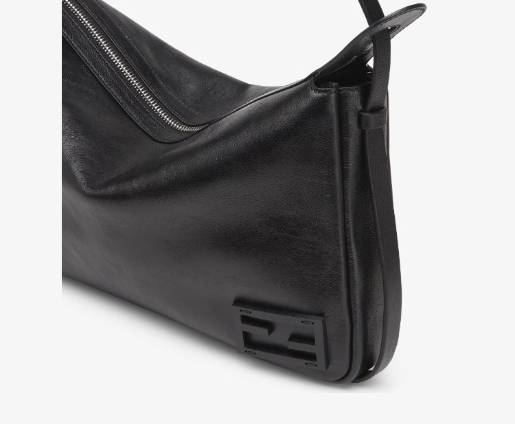 Fendi Simply Medium Shoulder Bag In Black