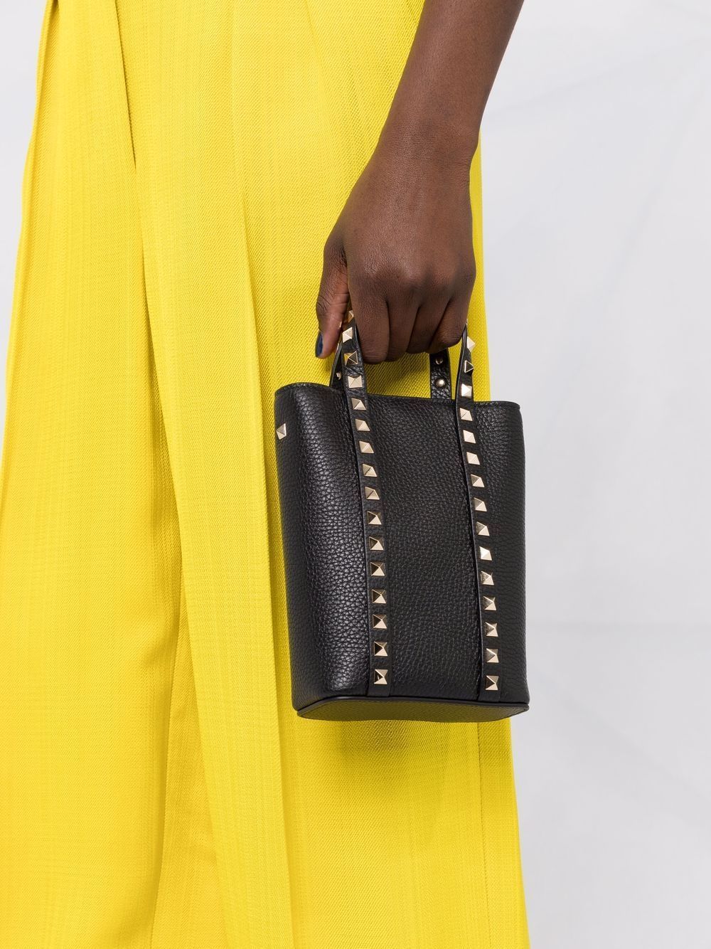 Valentino Garavani Rockstud Logo Detailed Tote Bag In Black