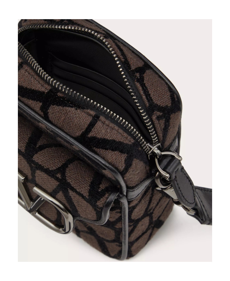 Valentino Vlogo Logo-plaque Messenger Bag In Black