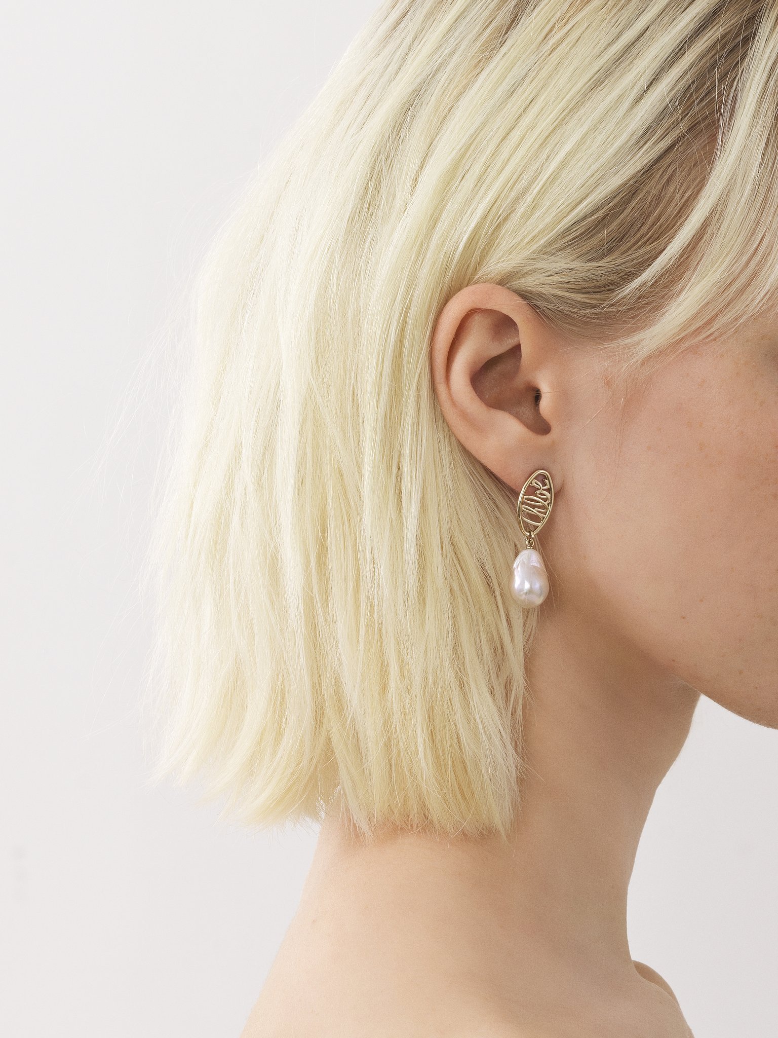 Chloé Hanging Earring In White