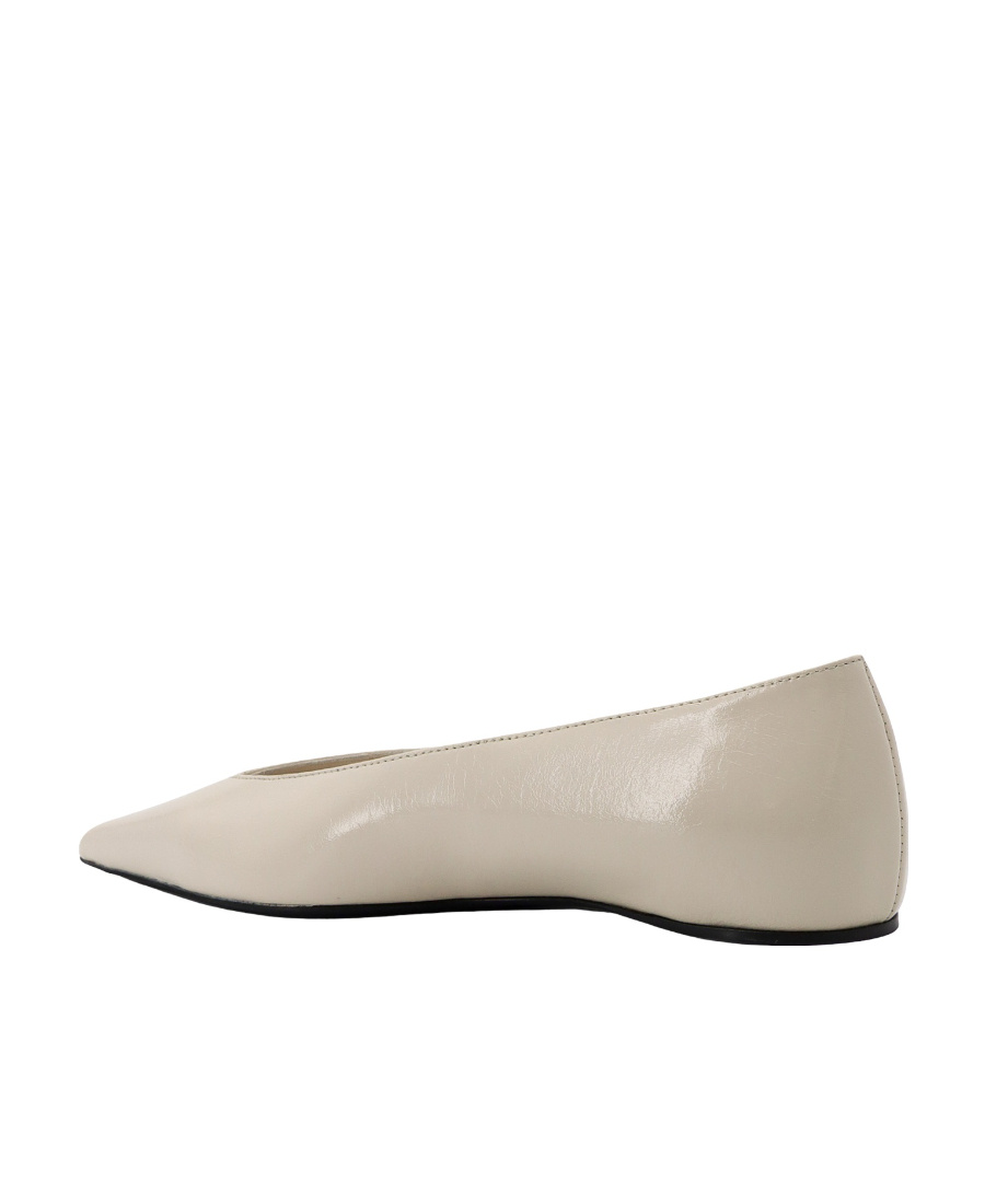 Totême Pointed Flat Shoes In Nude