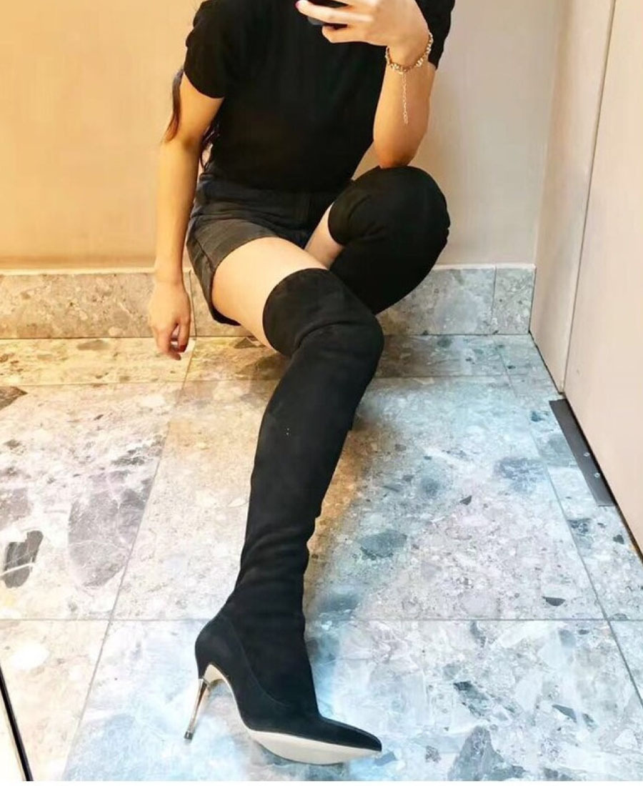 Sergio Rossi Godiva Knee Boots In Black