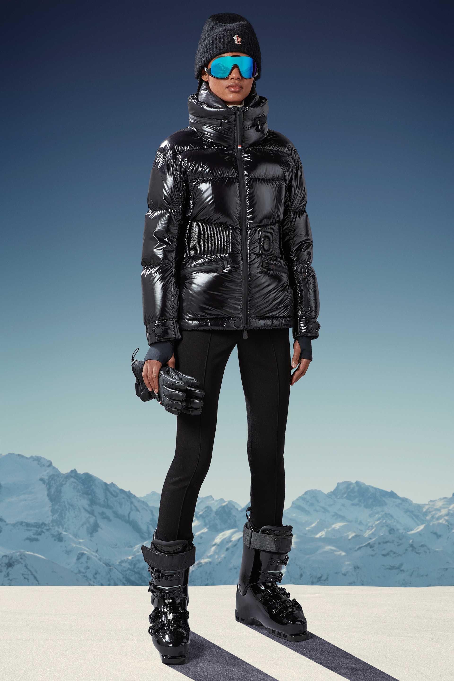 Moncler Logo Short Style Down Jacket In Black