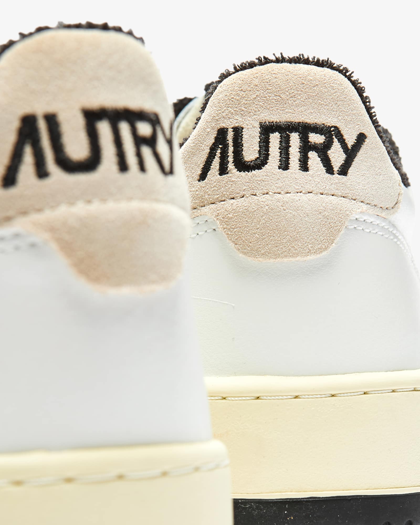 Autry Medalist Lace-up Sneakers In White