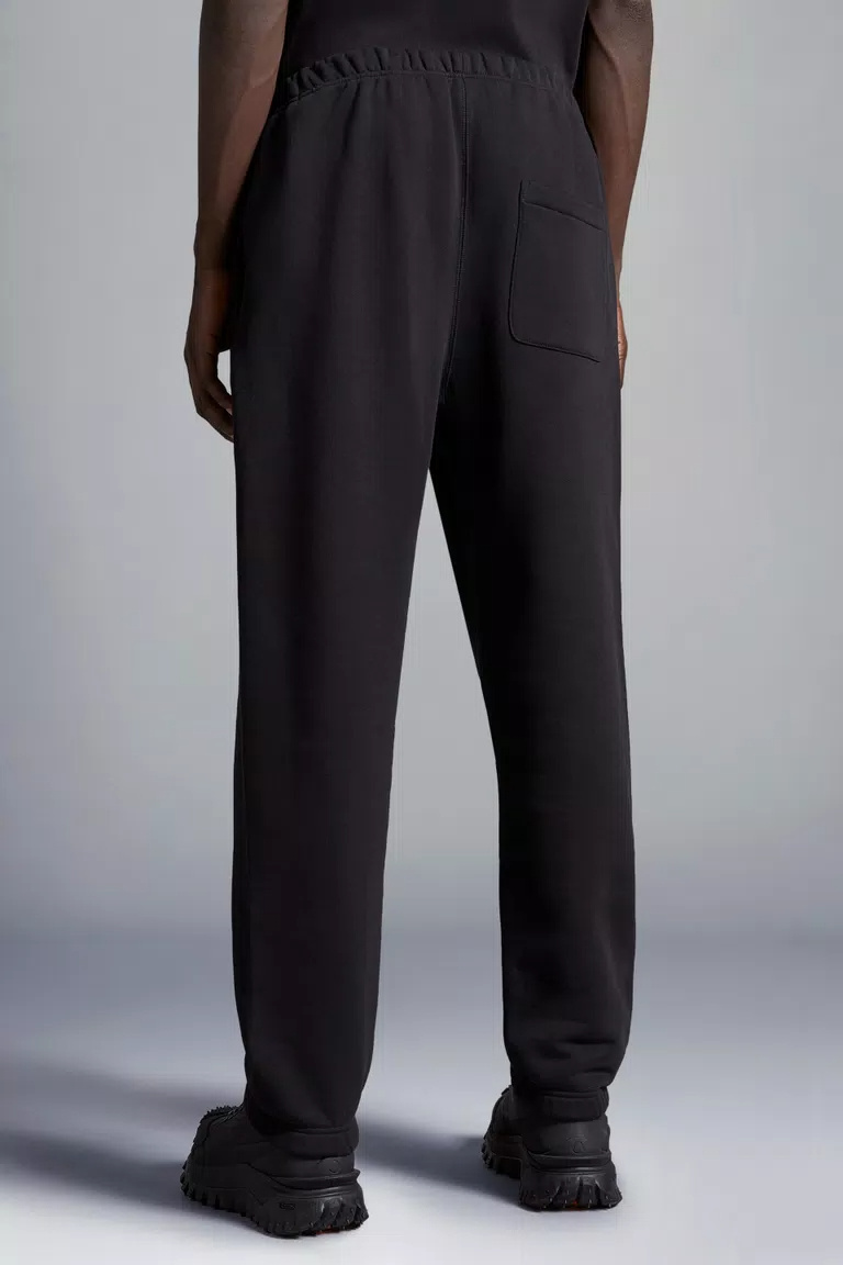 Moncler Logo Sticker Sweatpants In Black