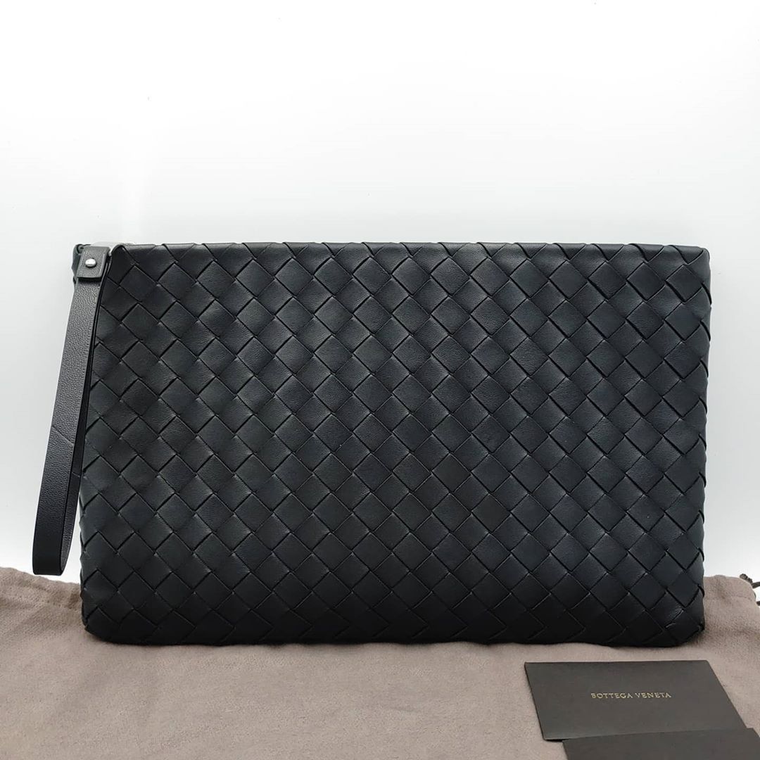 Bottega Veneta Large Intrecciato Pouch In Black