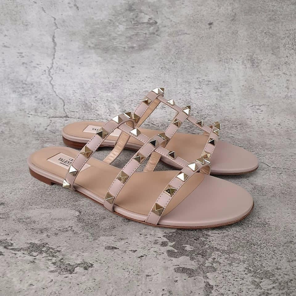 Valentino Rockstud Caged Calfskin Flat Sandals In Nude
