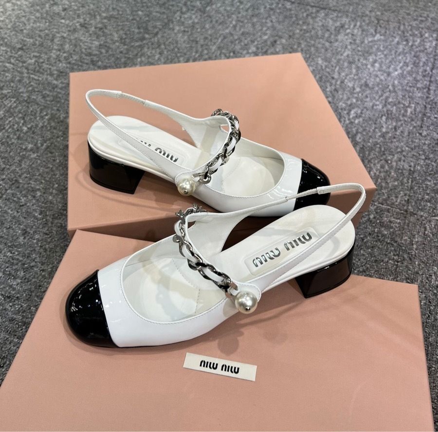 Miu Miu Two-color Slack-heeled Heels In White