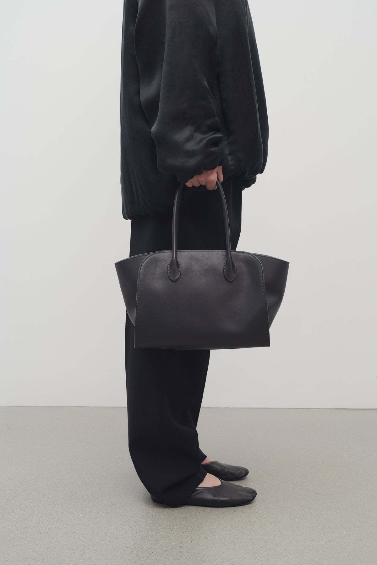 The Row Marlo 12 Leather Bag In Black