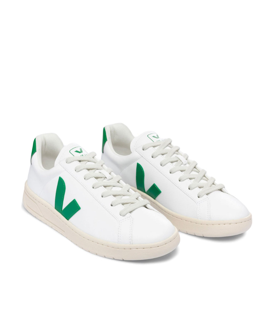 Veja Stylish Sneakers With Emerald Suede Accents In White