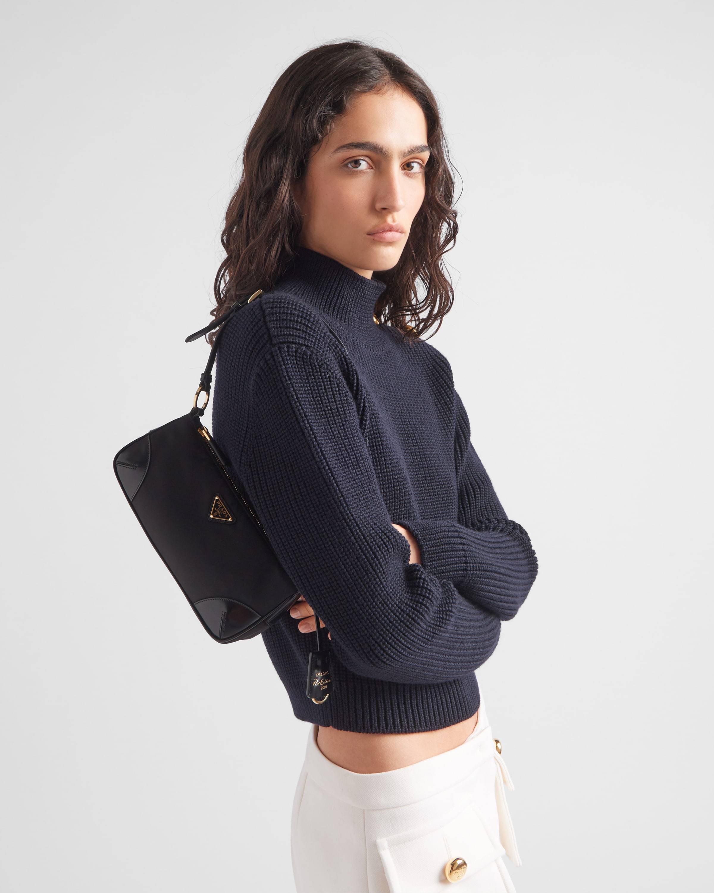 Prada Re-edition 2002 Small Leather Shoulder Bag In Black