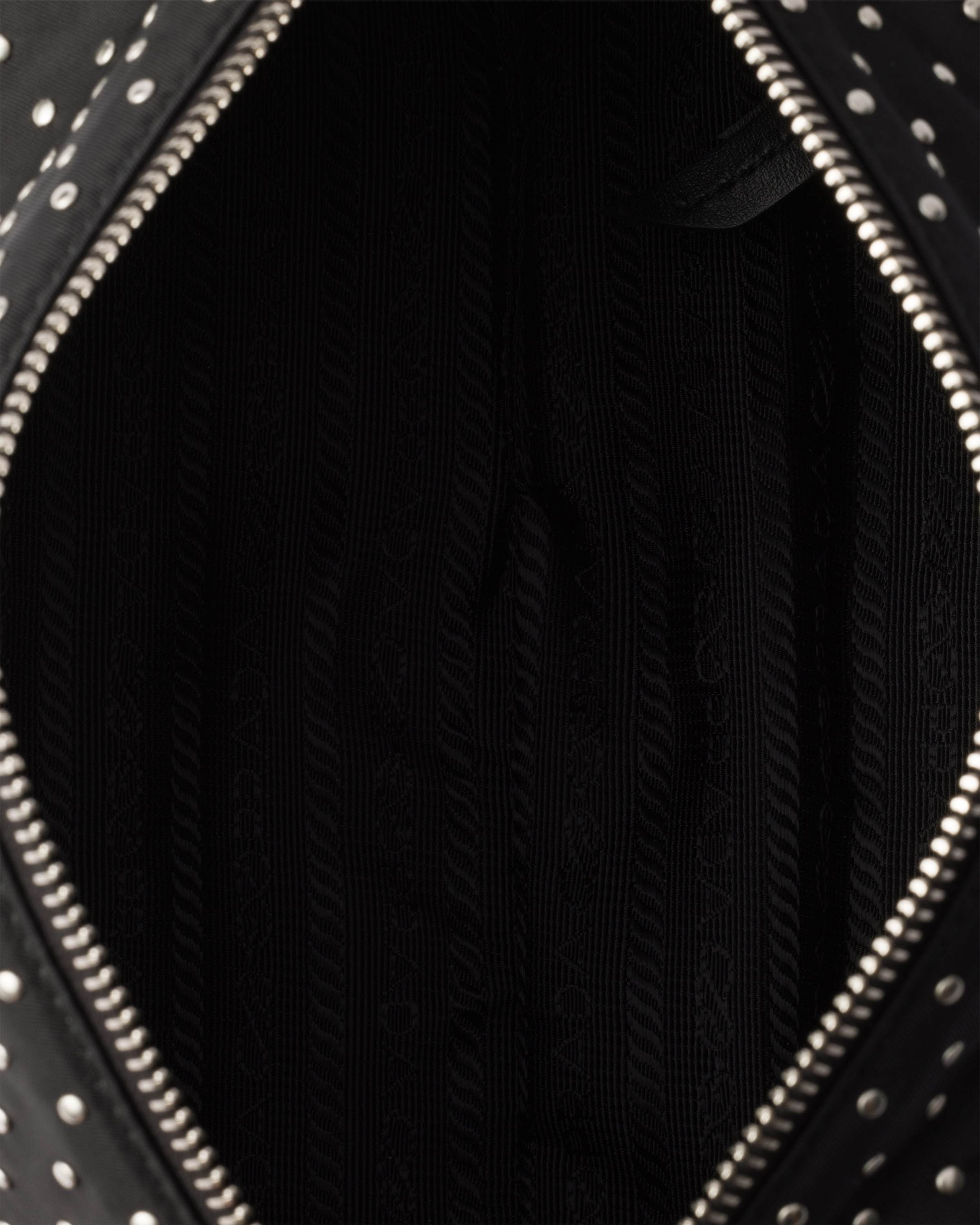 Prada Tasche Aus Re-nylon Mit Nieten In Black