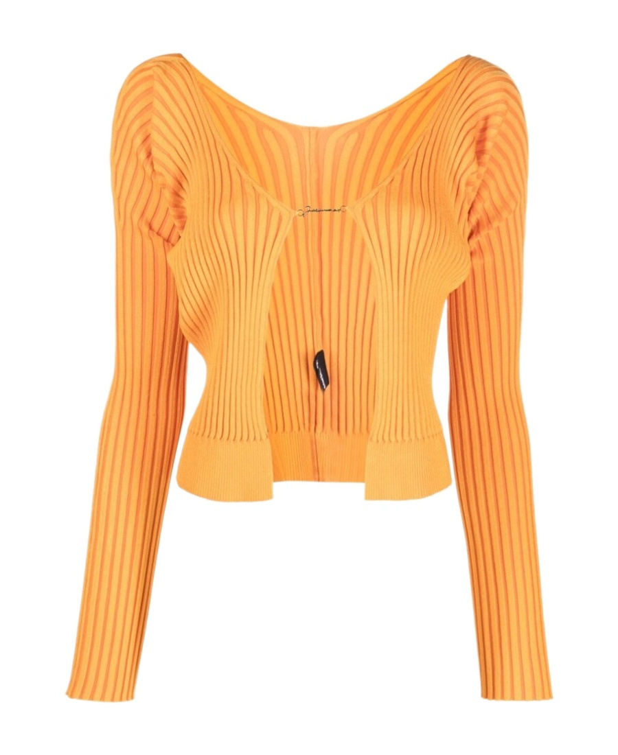 Jacquemus ‘pralu' Gold Toned Logo Charm Long Sleeve Cropped Cardigan In Orange