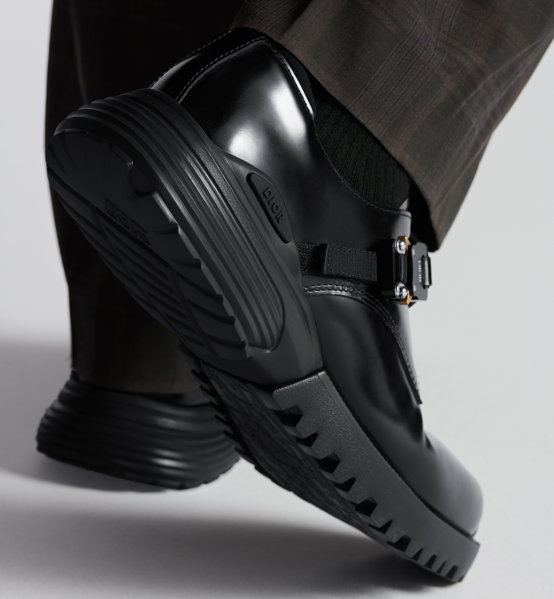 Dior Men Mocassino Derby In Pelle Con Fibbia In Alluminio Con Dettaglio Logo In Black