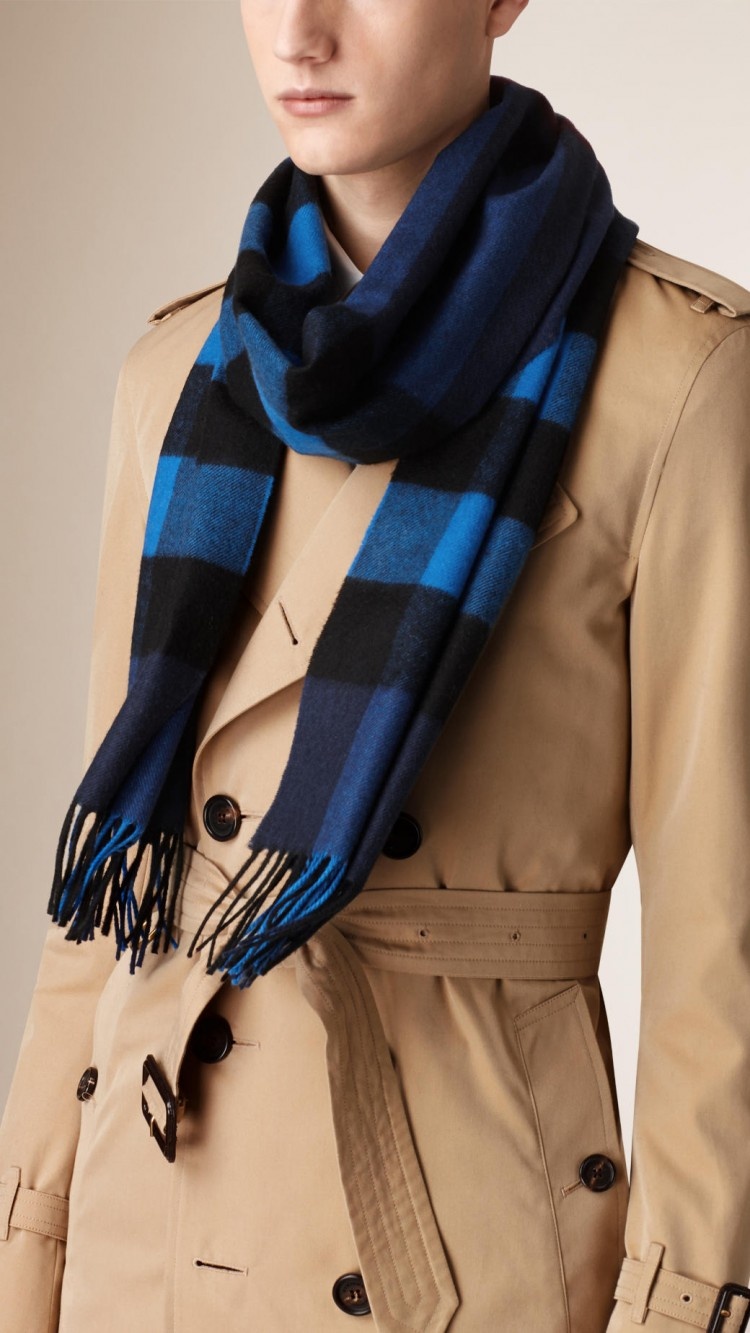 Burberry Plaid Cashmere Scarf In Black