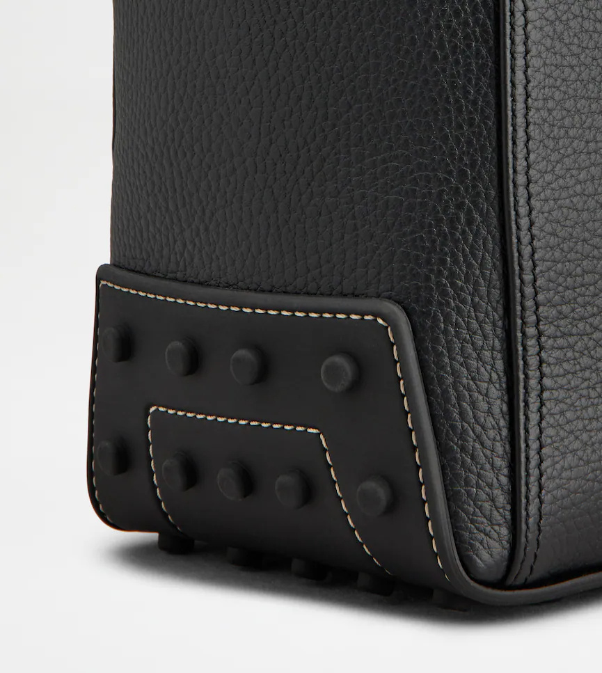 Tod's Tote Shopping Bag In Leather Medium In Black