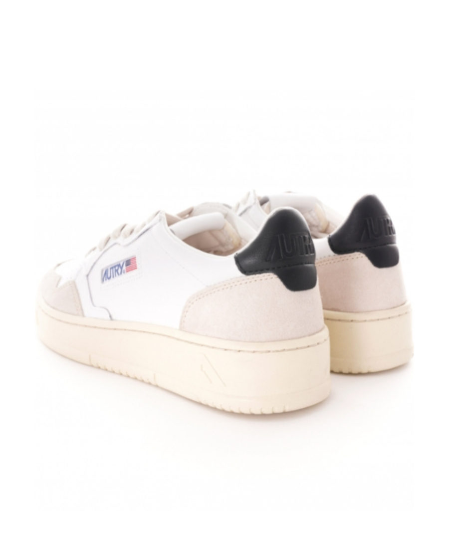 Autry Medalist Low-top Sneakers In White