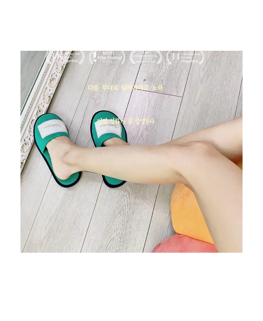 We11 Done Logo Flip-flops In Green