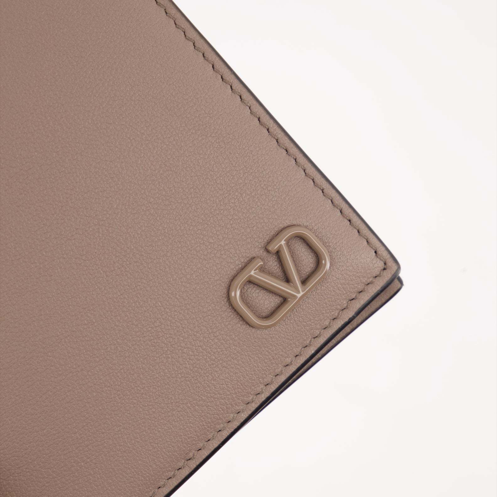 Valentino V-logo Leather Wallet In Nude