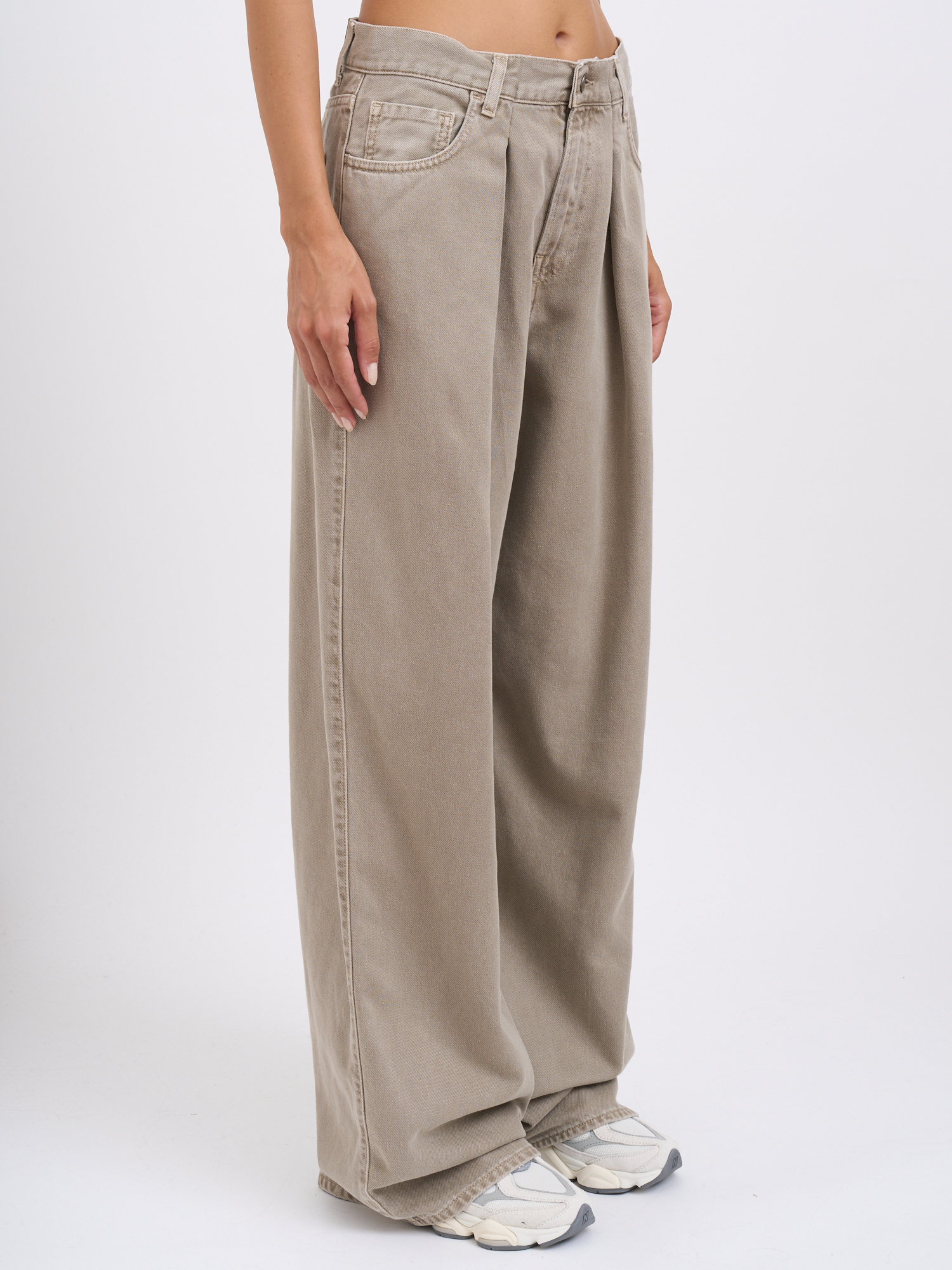 Haikure Wide-leg Jeans In Neutral