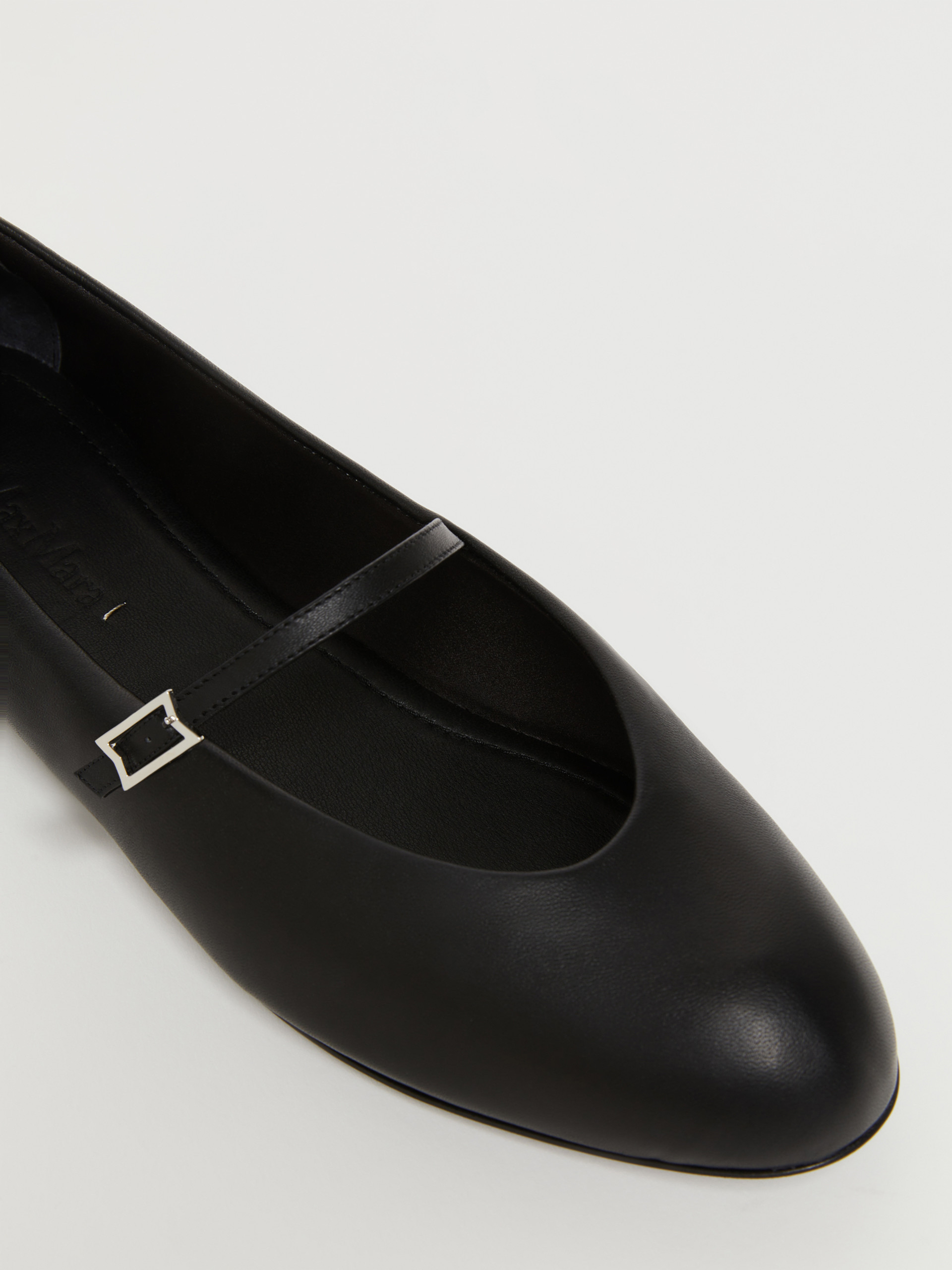 Max Mara Round Head Ballet Shoes In Black